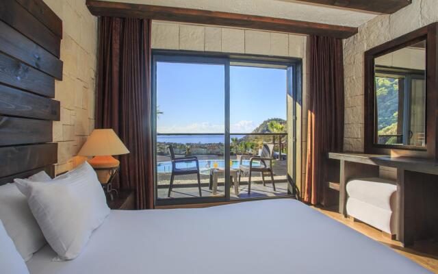 Manaspark Deluxe Hotel
