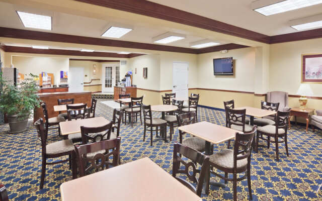 Days Inn & Suites By Wyndham Tahlequah