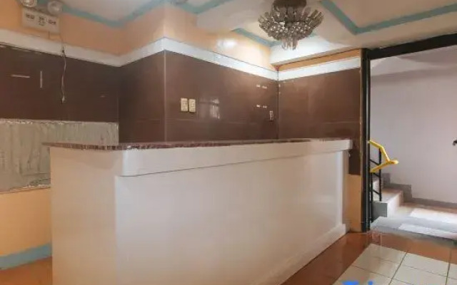 RedDoorz @ Amora Villa Apartelle