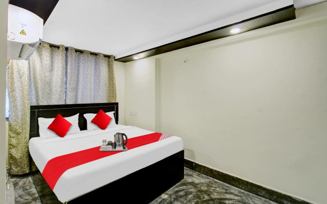 OYO Flagship 70030 Gopika Stay Inn