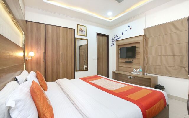 OYO 10940 Hotel Waves