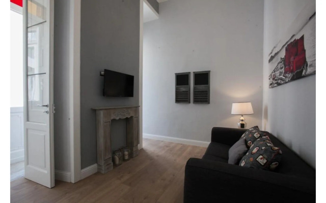 Largo Donnaregina Home