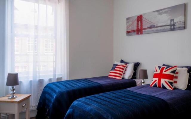 6 Blue Bridge Luxury Apartment