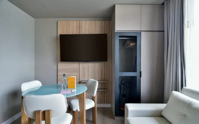w Prestigious 2BR w/ Radiant Deco in Unicentro