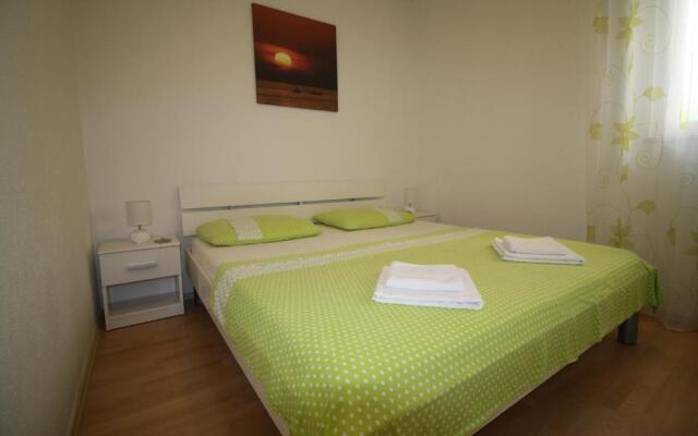 Apartments by the sea Sumartin, Brac - 18749