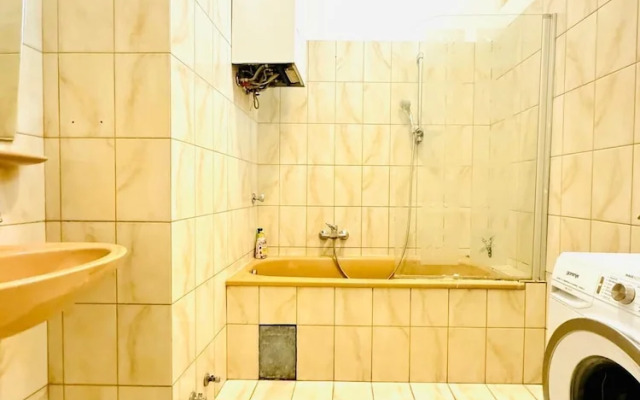 9BR Apt for 18P Walk to Augarten