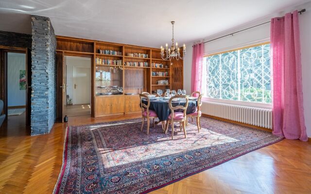 HomeHolidaysRentals Fragance Apartment