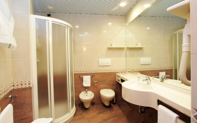 Mokinba Hotels King