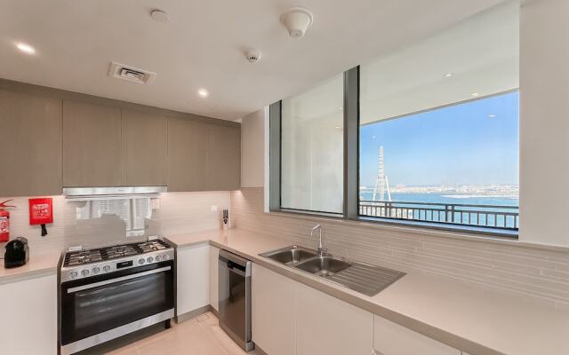 Breathtaking 3BR with Sea & Marina