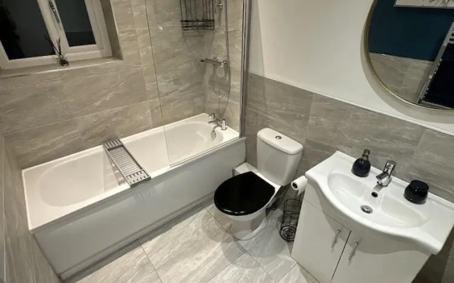 Bramblemead 5 bed House in Manchester Leigh