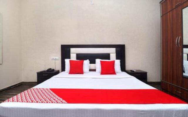 OYO 22012 Hotel B1