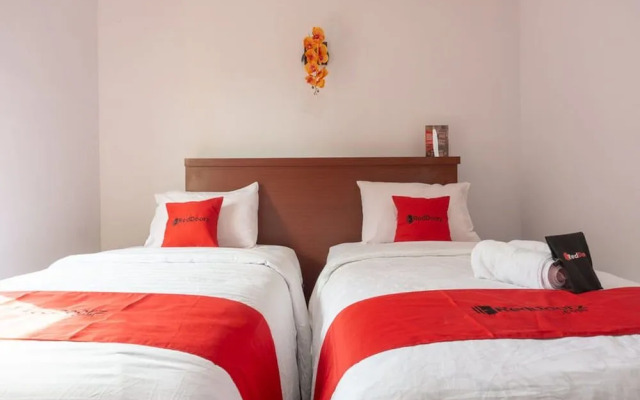 RedDoorz near Jawa Timur Park 3