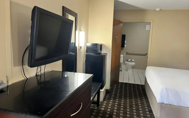 Days Inn & Suites Pine Bluff