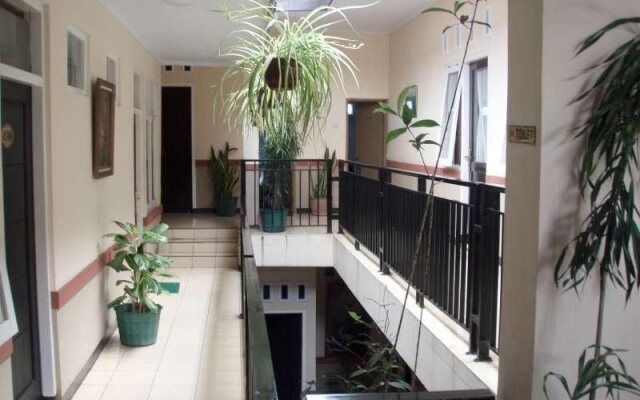 Naratas Hotel
