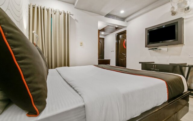 Collection O 40421 Hotel Queens Tower