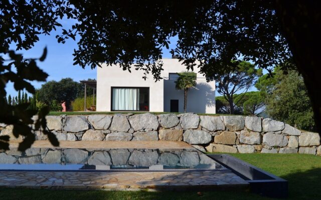 Modern Holiday Home in Sant Andreu de Llavaneres with Swimming Pool