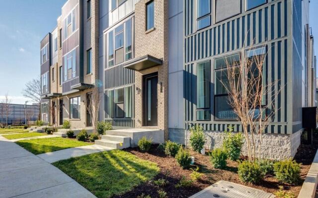 Mega Home 24 Beds and Karaoke