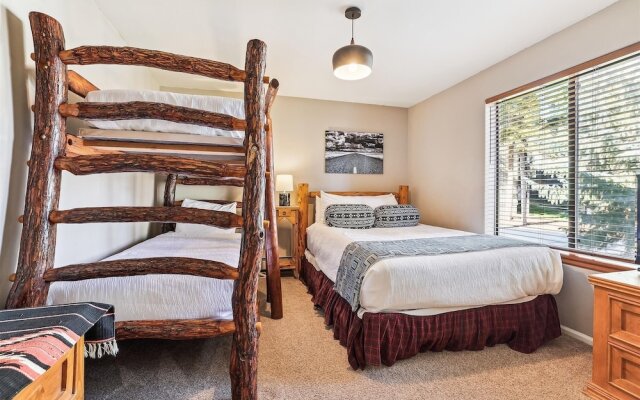 Park Forest  4 Bedroom Home by RedAwning