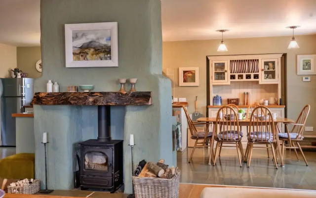 Peaceful Holiday Home for 6 Guests