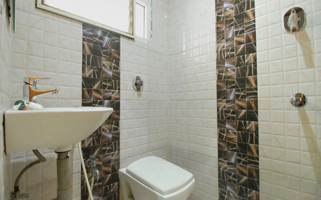 OYO 15948 Hotel Srees