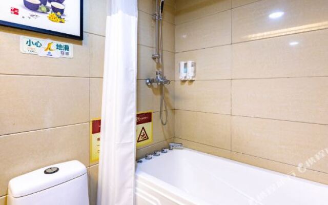 Four Seasons Hotel Wanyi (Renmin Avenue Wal-Mart)
