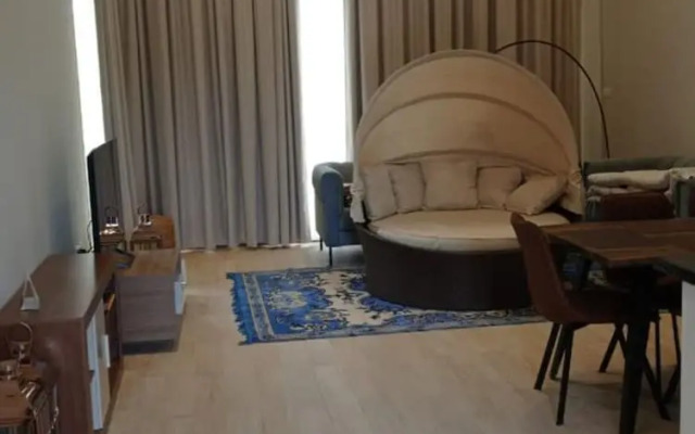 Peaceful 2-bedroom Pool Escape