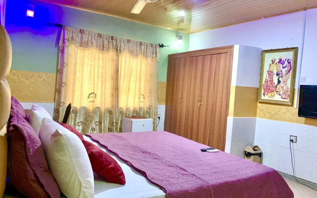 Sundowner Lodge