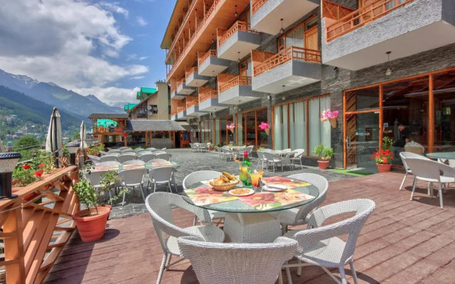 Snow Flakes Resort And Spa Centrally Heated Luxury Resort
