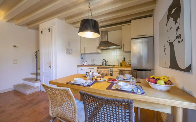 Villa Faccioli Oleandro With Shared Pool