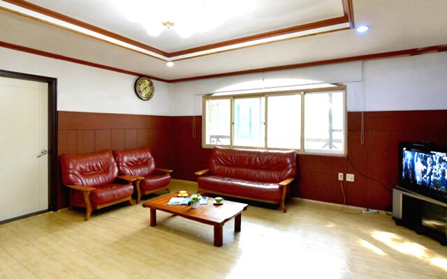 Gapyeong Yookgaksu-eobisanjang Pension