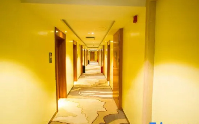 Wodun Platinum Hotel (Qinzhou East Railway Station Niannianfeng Plaza)