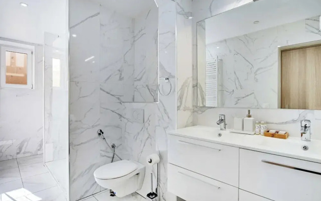 Appartement in the Heart of Paris Canal de L'ourq/crimee