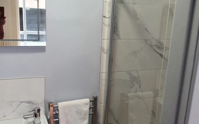 City Centre, Detached 10 Person Accommodation