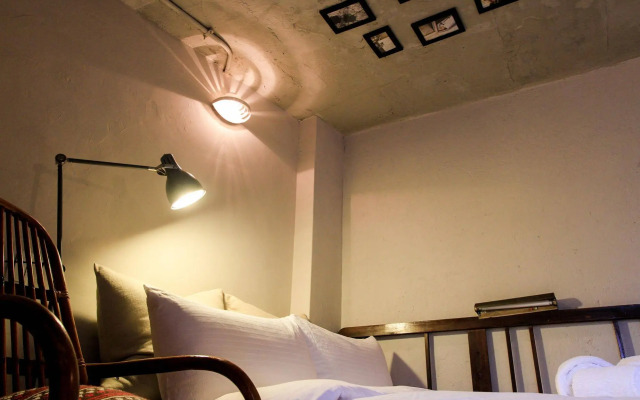 Solo Singer Hotel