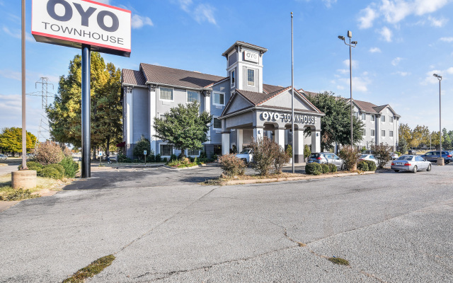OYO Townhouse Oklahoma City Airport