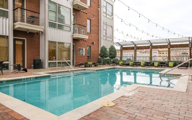 1 BR Uptown Apt close to shopping by Frontdesk