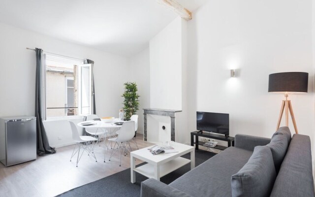 Large 1 Bedroom Apartment "rue de la Loge"!