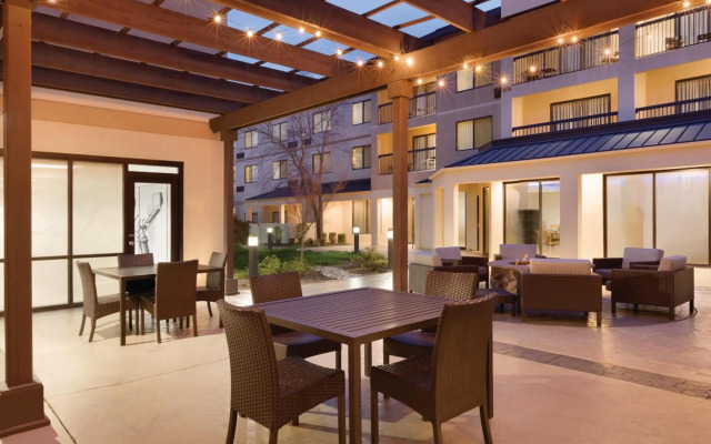 Courtyard by Marriott Charlotte Airport North