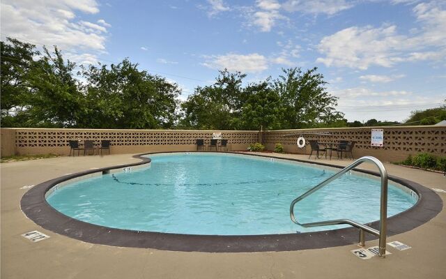 Stratus Suites - Boutique Hotel