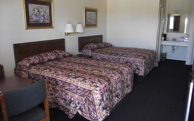 Glen Rose Inn and Suites
