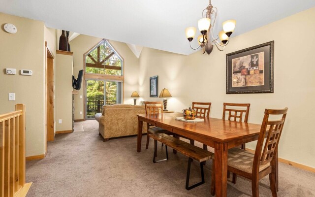 Gull Lake All-season Getaway w/ Private Deck