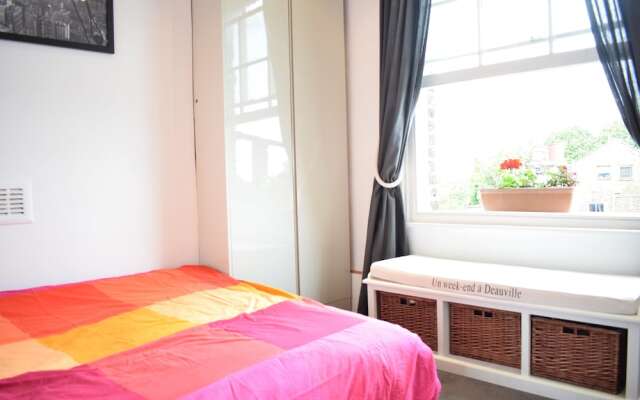 2 Bedroom Rooftop Flat In Central London