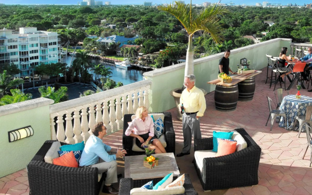 Riverside Hotel