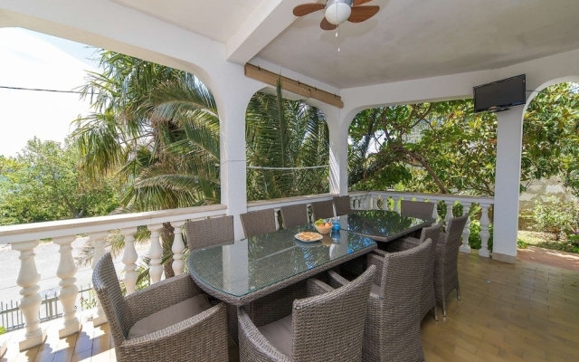 Beautiful Home With Private Pool, Roof Terrace and Summer Kitchen