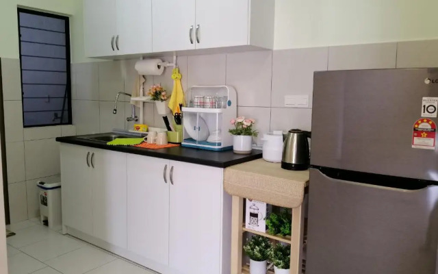 Lovely Mines Astetica Lake View Seri Kembangan 2BR