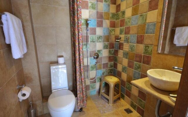 Polys Guest House