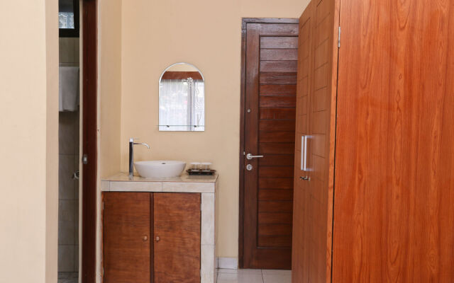 RedDoorz @ Raya Pantai Berawa