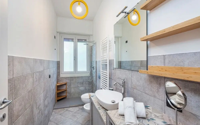 Bright Shelley Apartment