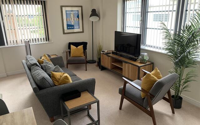 Continental Apartments - 2-bed Farnborough Central