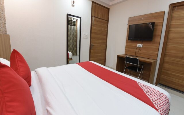 OYO 14387 Luxury Inn